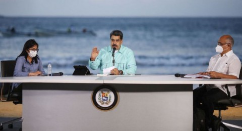 مادورو يكشف رقمه على "تليغرام وواتساب" ويطالب الشعب بالتواصل معه.. فيديو