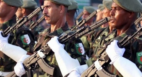 الجزائر... الجيش يعلن توقيف 10 عناصر إرهابية وتدمير 4 قنابل